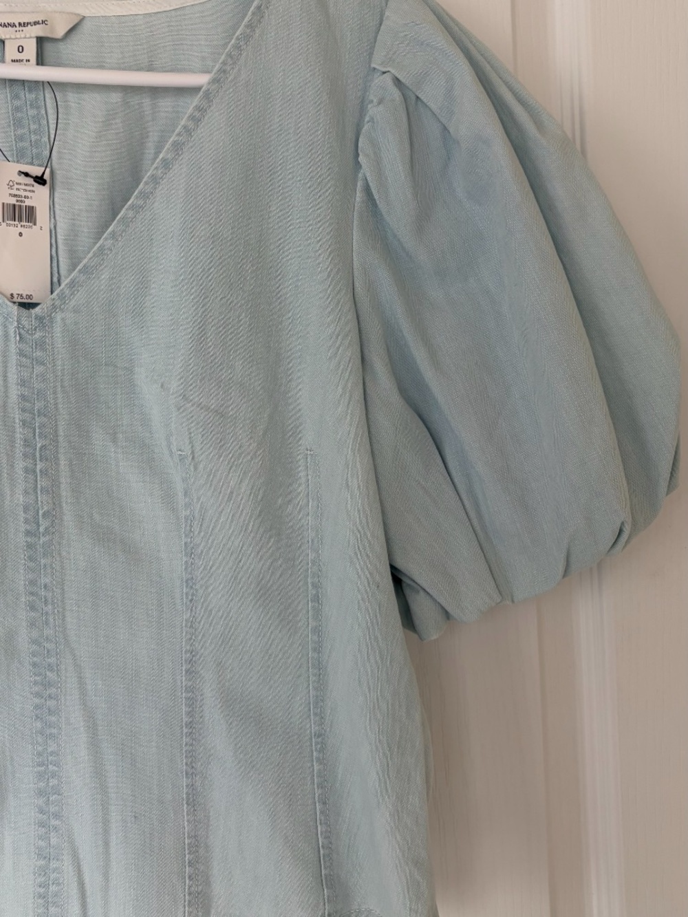 Women's Banana Republic Bubble Sleeve V-Neck Light Blue Jean Top Size 0 NWT - Picture 8 of 13